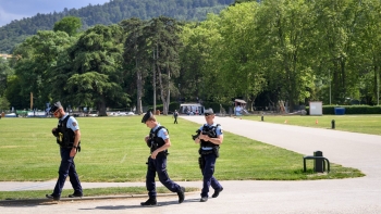 Português de 72 anos entre os seis feridos no ataque com faca em Annecy
