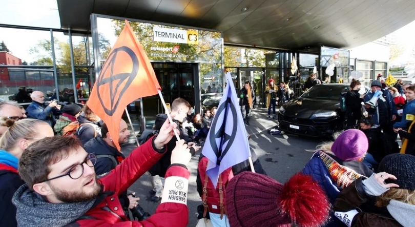 Manifestação encheu ruas de Genebra por salários iguais entre homens e mulheres