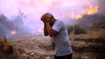 Portugueses em ilhas gregas afetadas por incêndios florestais
