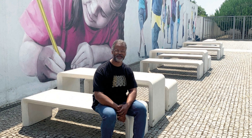 António Conceição e a arte de dar vida a ruas e fachadas
