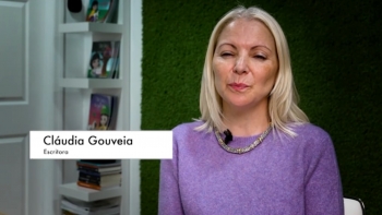 Cláudia Gouveia encoraja jovens através da escrita