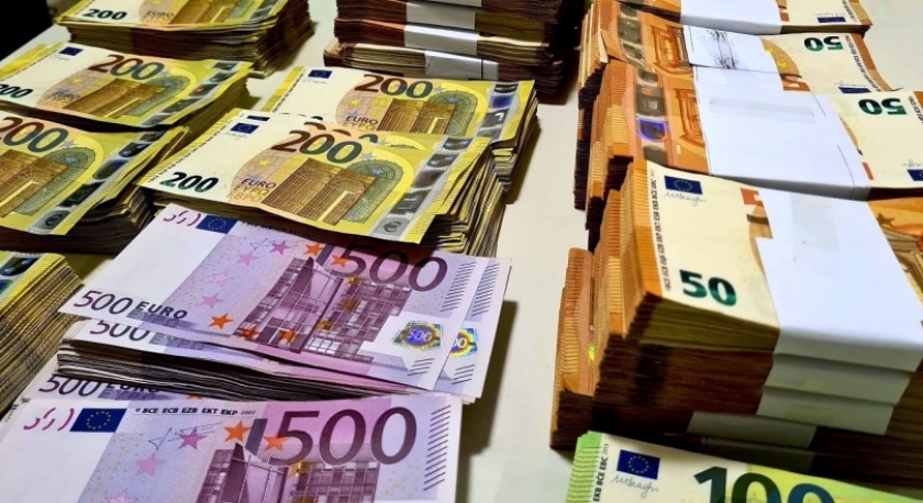 Défice da balança comercial diminuiu 399 milhões de euros em janeiro