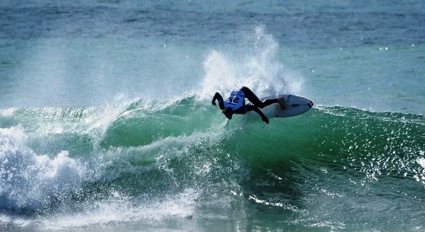 Surfista Frederico Morais avança em Margaret River