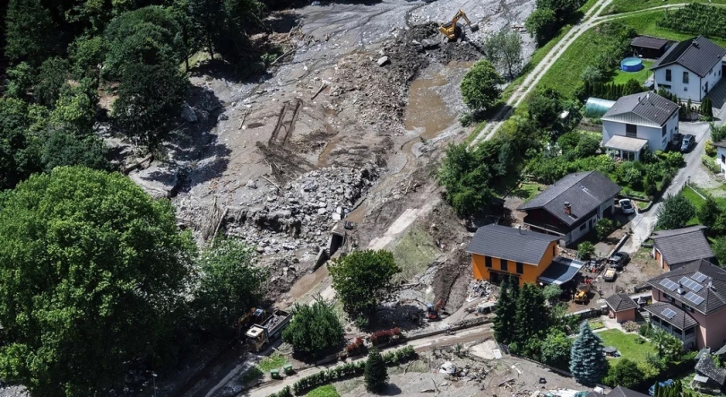 Bar de português em Sierre, Suíça, destruído pelas inundações