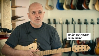 Instrumentos musicais pelas mãos de João Godinho