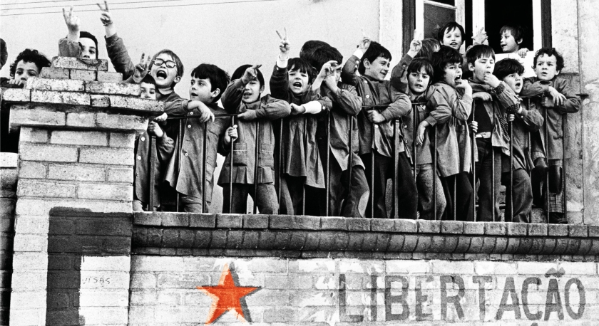 Imagem de Venham Mais Cinco: O Olhar Estrangeiro sobre a Revolução Portuguesa