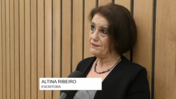 Imagem de Poesia Lusófona apresentada ao final do dia no Consulado de Portugal em Paris