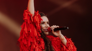 Imagem de Bia Caboz, “Lei do Retorno”