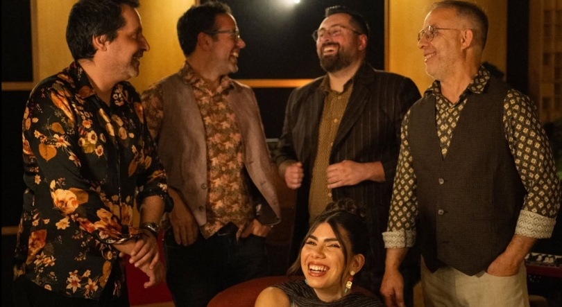 Imagem de Lunnae, “Introspection”