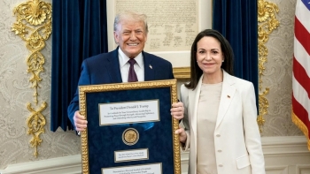 Imagem de Corina Machado deu medalha do prémio Nobel a Trump