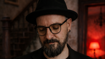 Imagem de Theo, “Another Door”