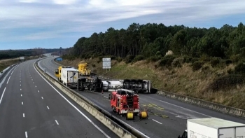 Imagem de Um gigantesco acidente de trânsito em França causou dois mortos