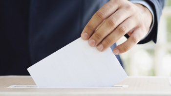 Imagem de Eleitores no estrangeiro deviam receber email sobre forma de voto