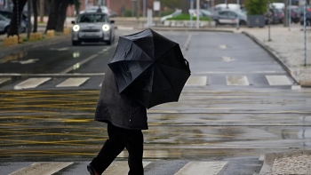 Imagem de Tempestades em Portugal atrasam anestésicos e reduzem cirurgias em Cabo Verde