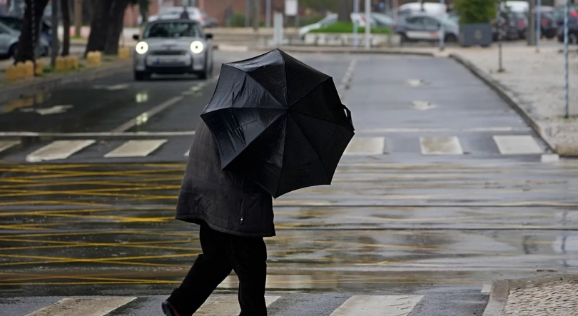 Imagem de Tempestades em Portugal atrasam anestésicos e reduzem cirurgias em Cabo Verde